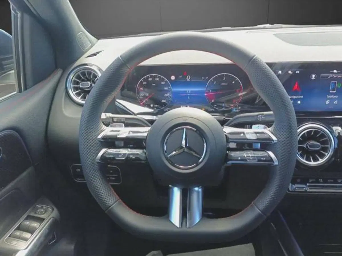 Mercedes-Benz Classe B nuova a Milano (7)