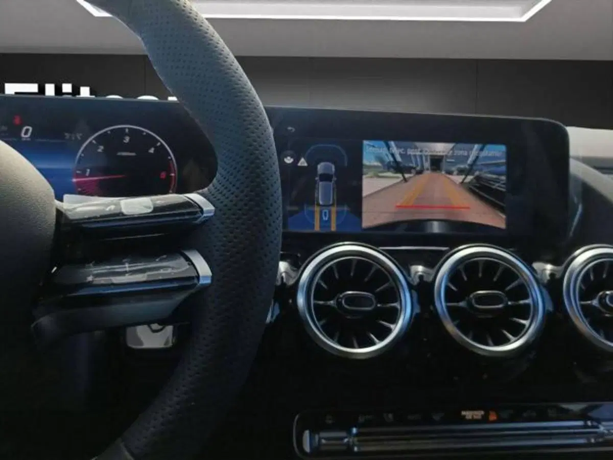 Mercedes-Benz Classe B nuova a Milano (9)