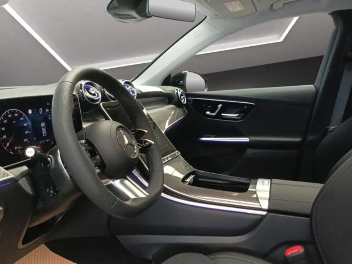 Mercedes-Benz GLC nuova a Milano (12)