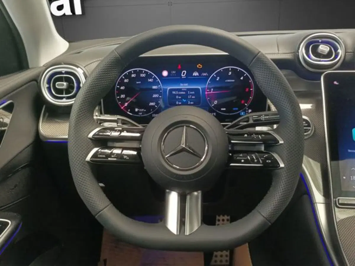 Mercedes-Benz GLC nuova a Milano (15)