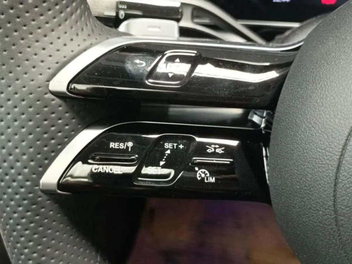 Mercedes-Benz GLC nuova a Milano (16)