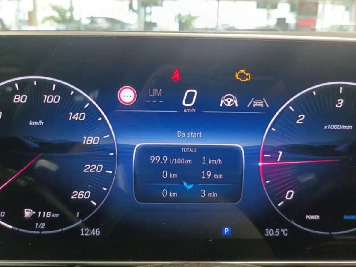 Mercedes-Benz GLC nuova a Milano (17)