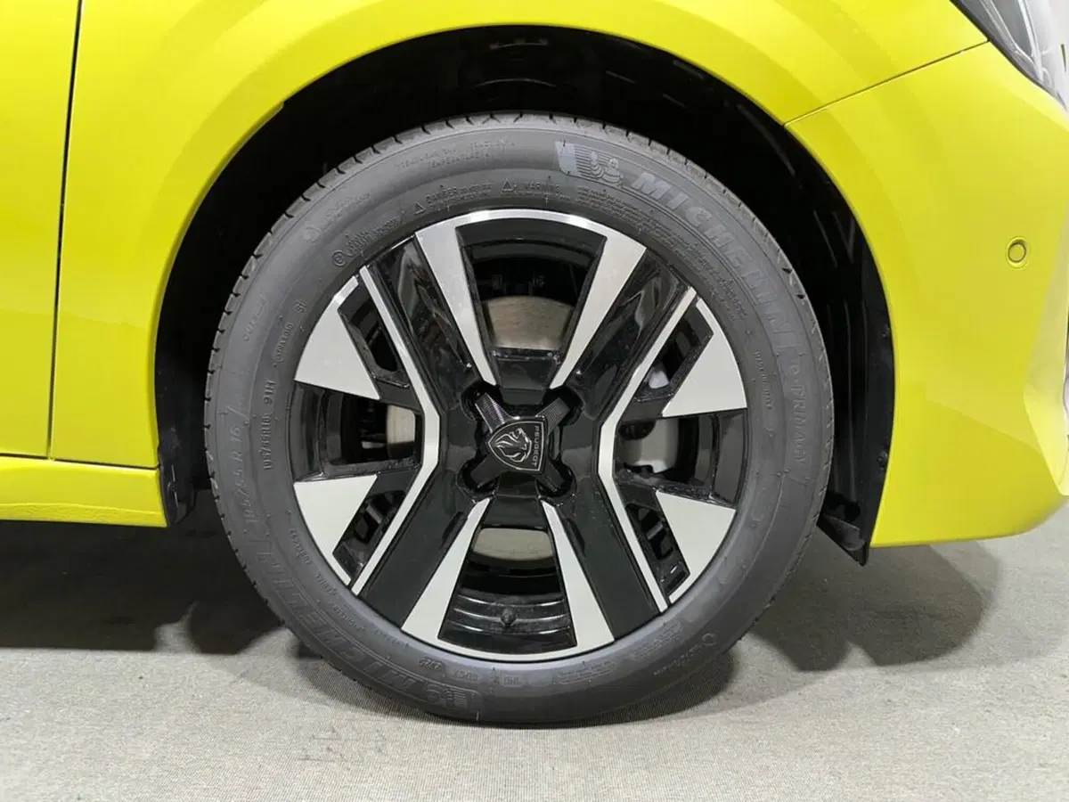 Peugeot 208 nuova a Sondrio (7)