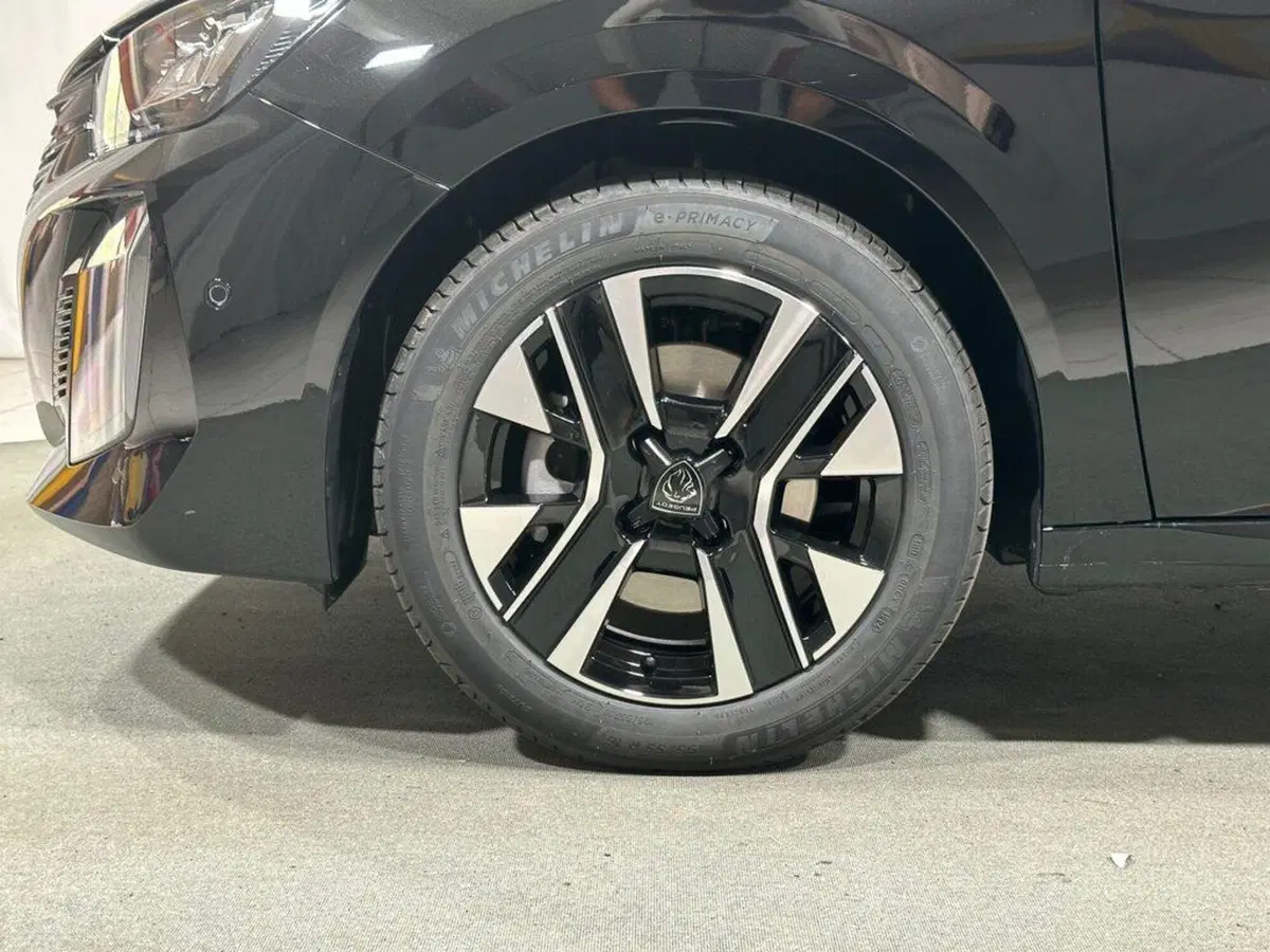 Peugeot 208 nuova a Sondrio (7)
