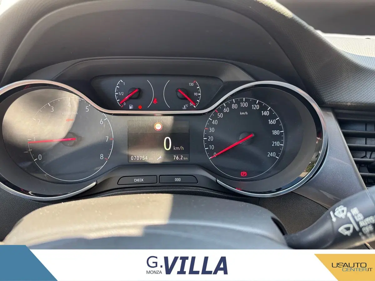 Opel Crossland X usata a Milano (13)