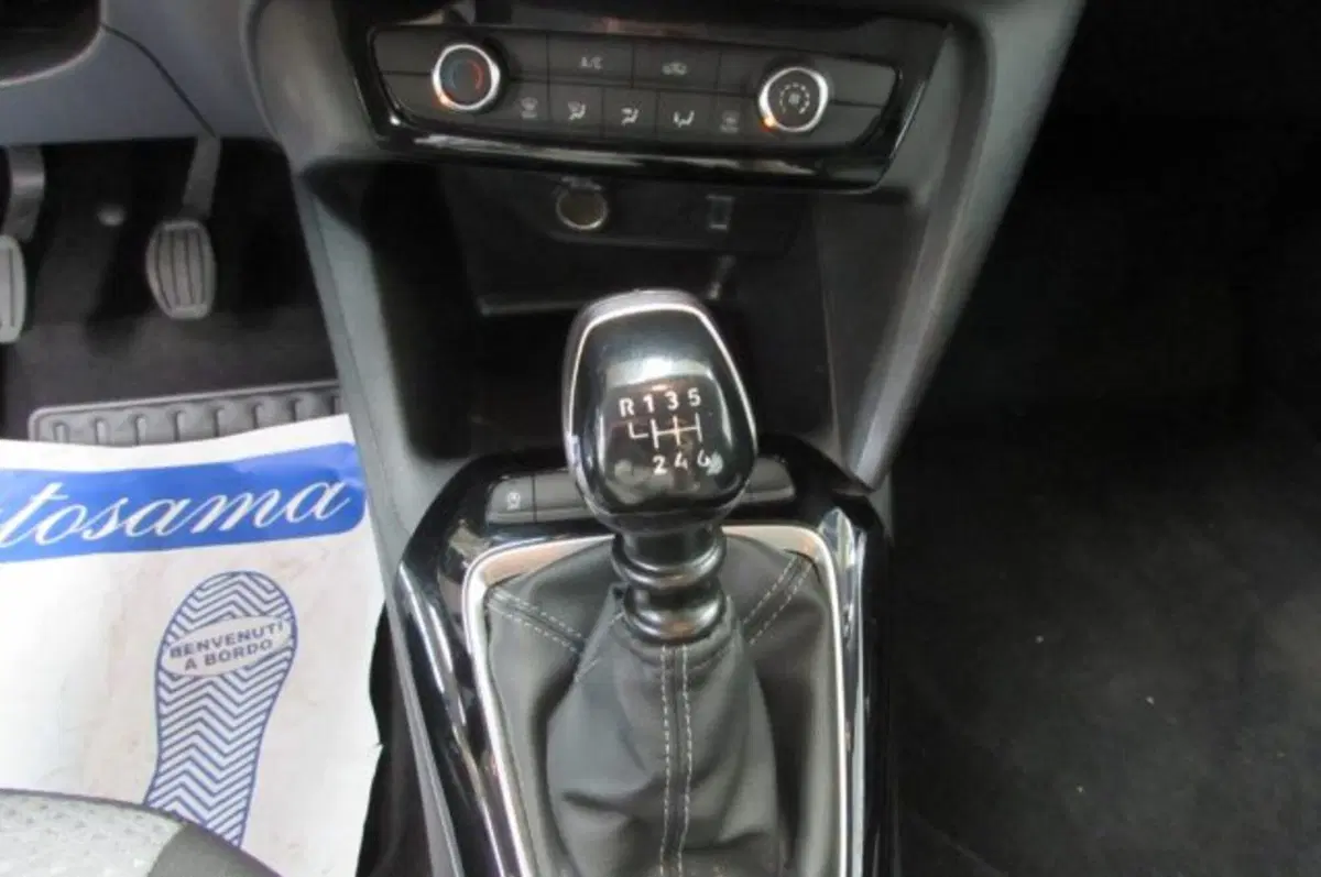Opel Corsa usata a Milano (9)