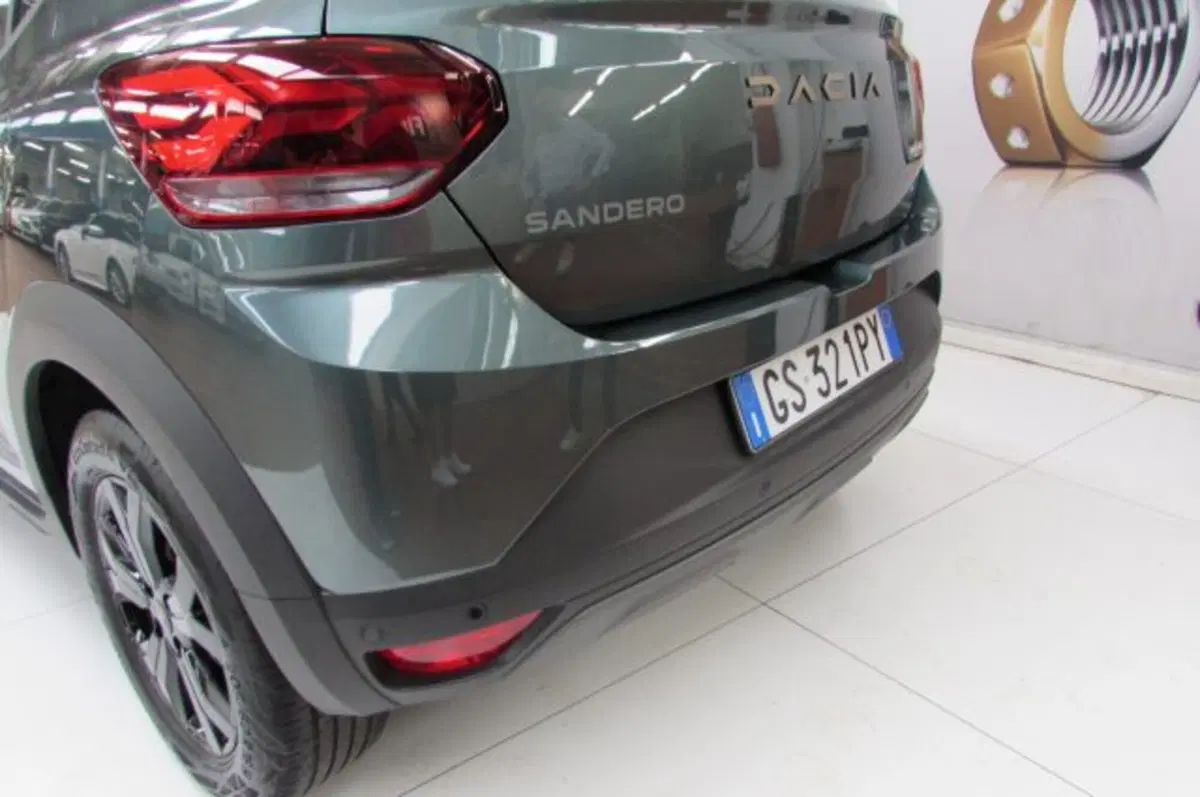 Dacia Sandero Stepway usata a Milano (16)