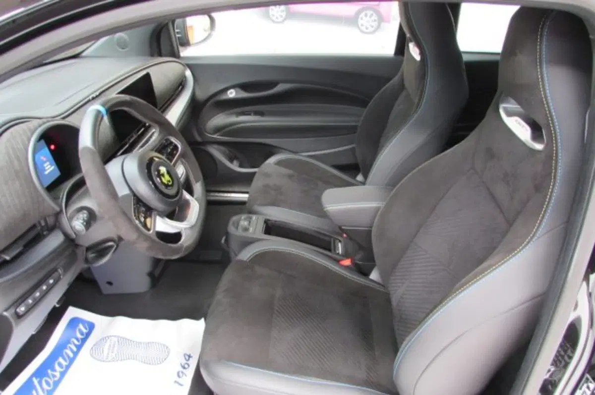 Abarth 500e Cabrio usata a Milano (7)