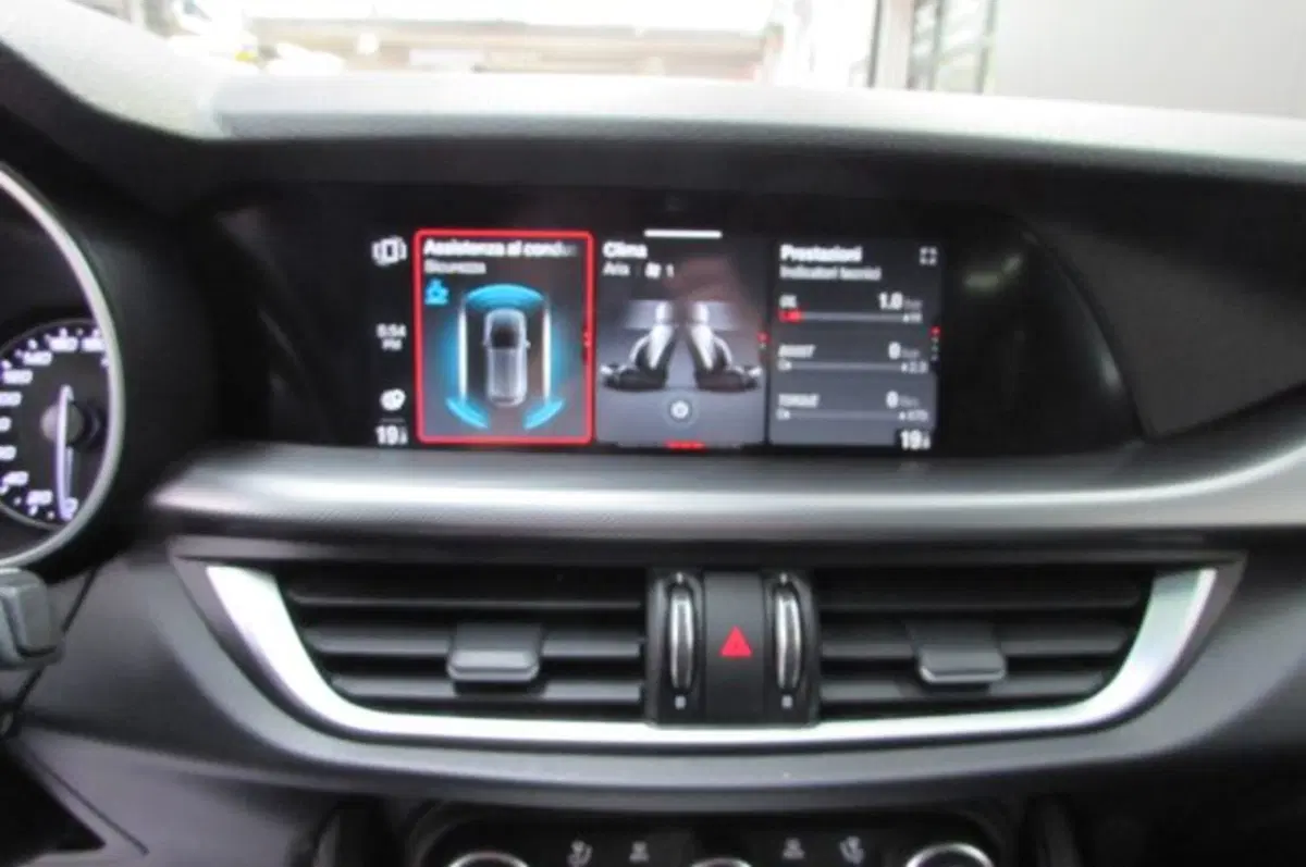 Alfa Romeo Stelvio usata a Milano (10)