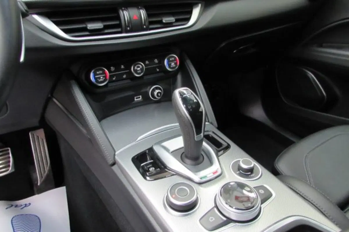 Alfa Romeo Stelvio usata a Milano (11)