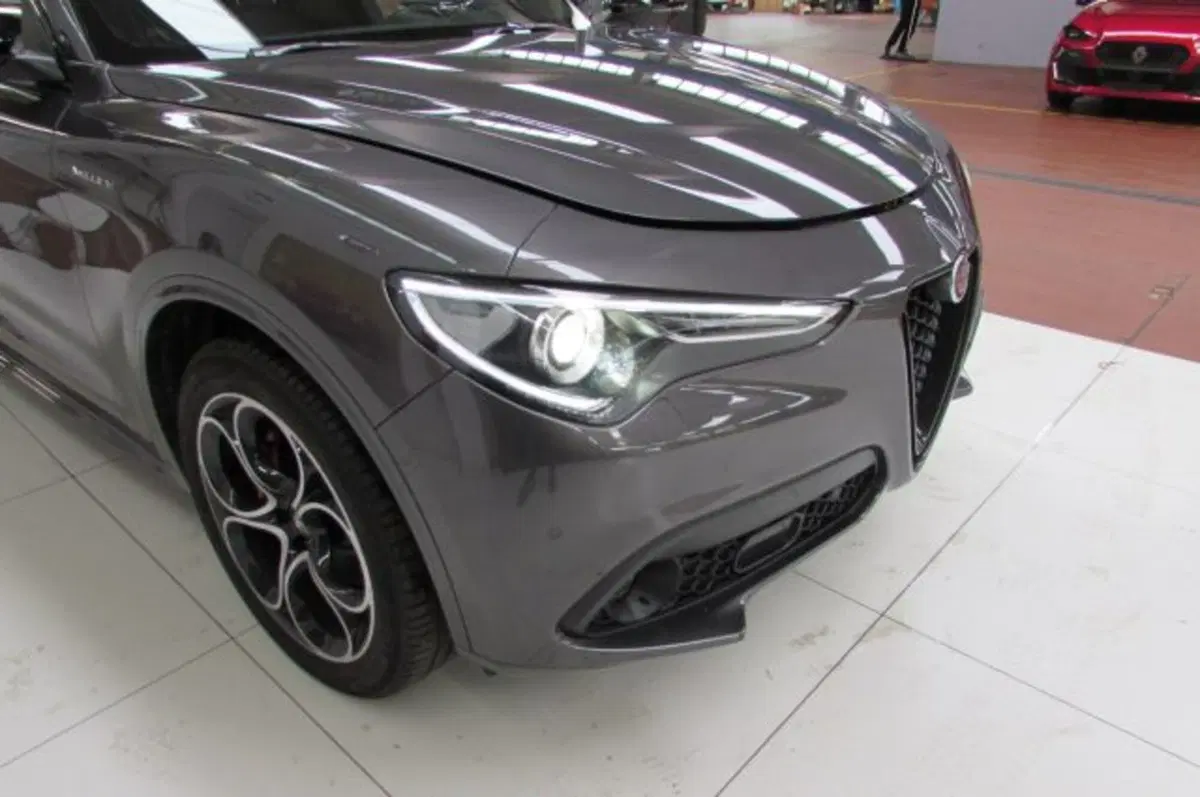 Alfa Romeo Stelvio usata a Milano (18)