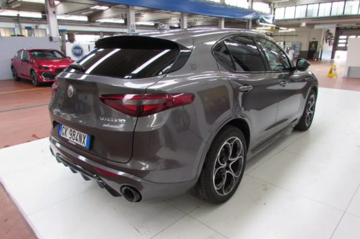 Alfa Romeo Stelvio usata a Milano (3)