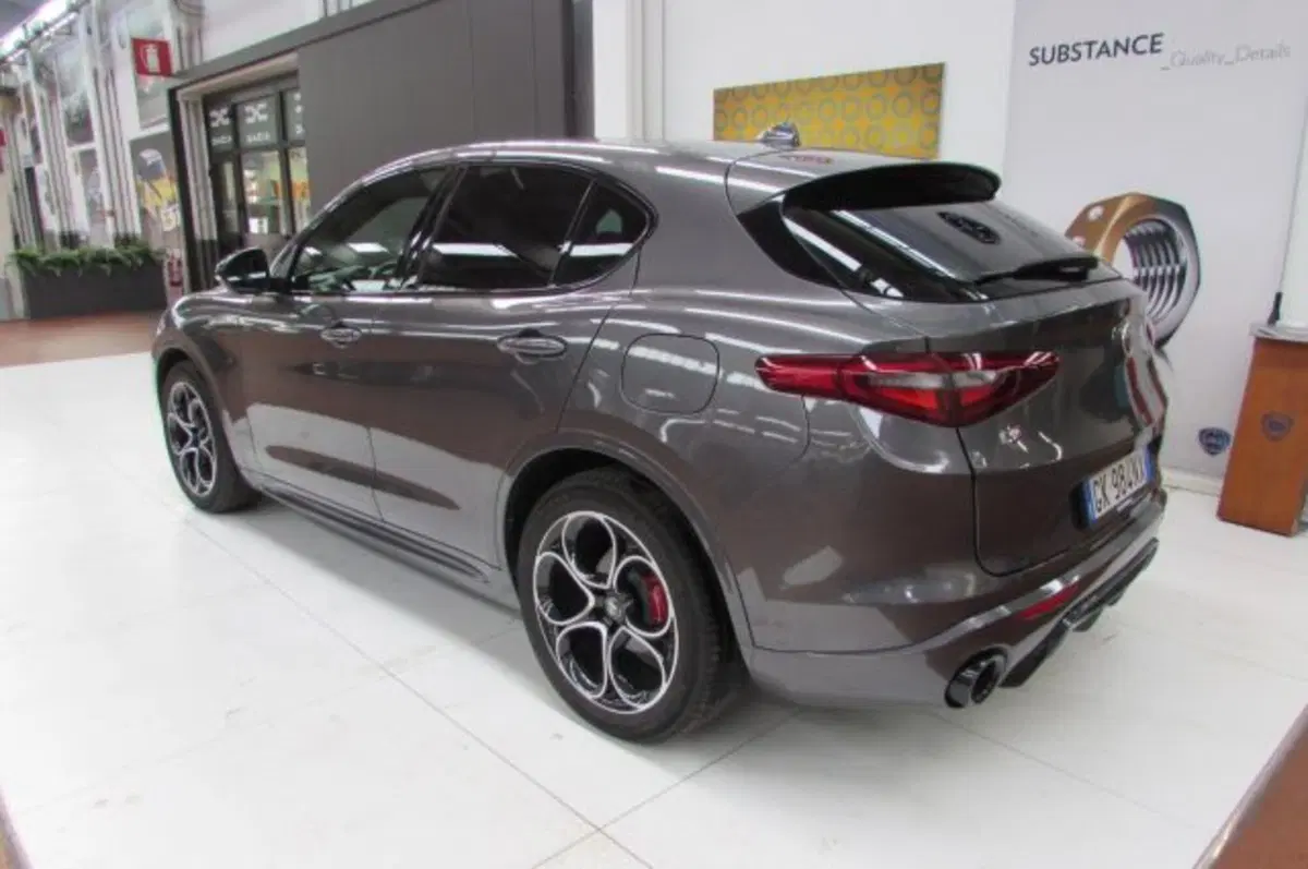 Alfa Romeo Stelvio usata a Milano (4)