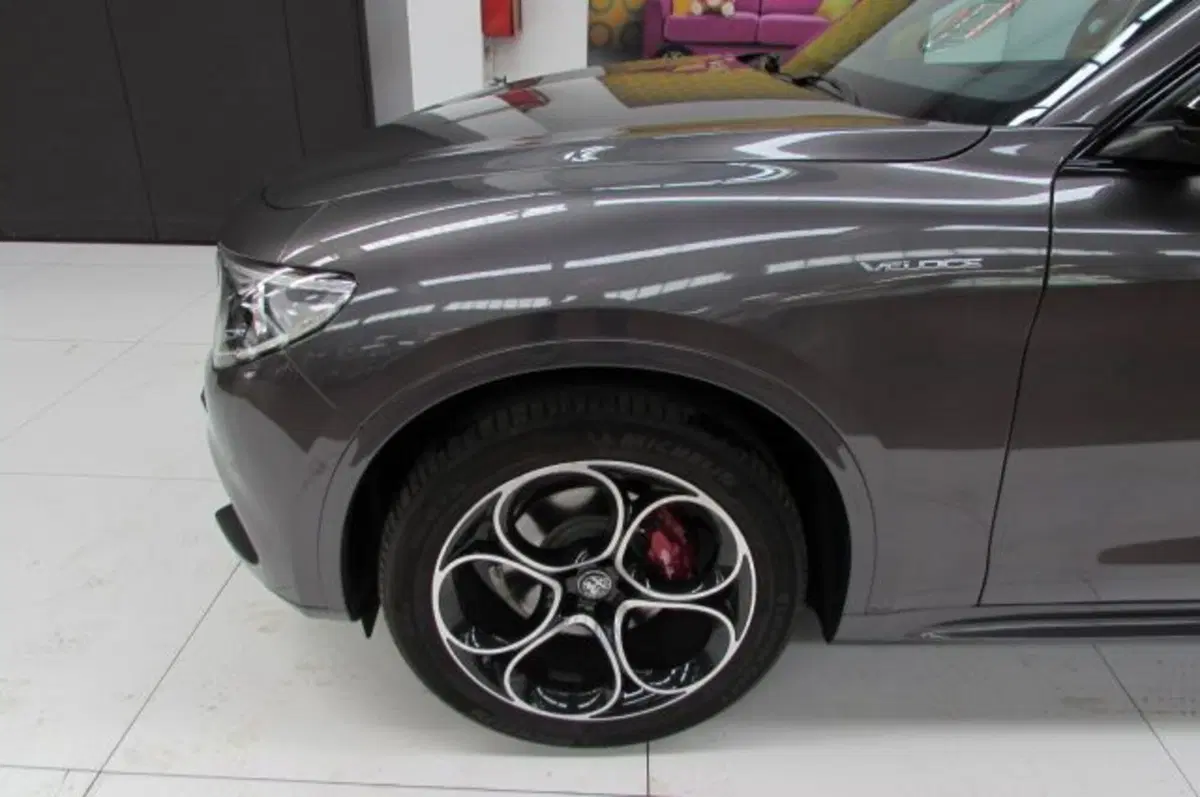 Alfa Romeo Stelvio usata a Milano (6)