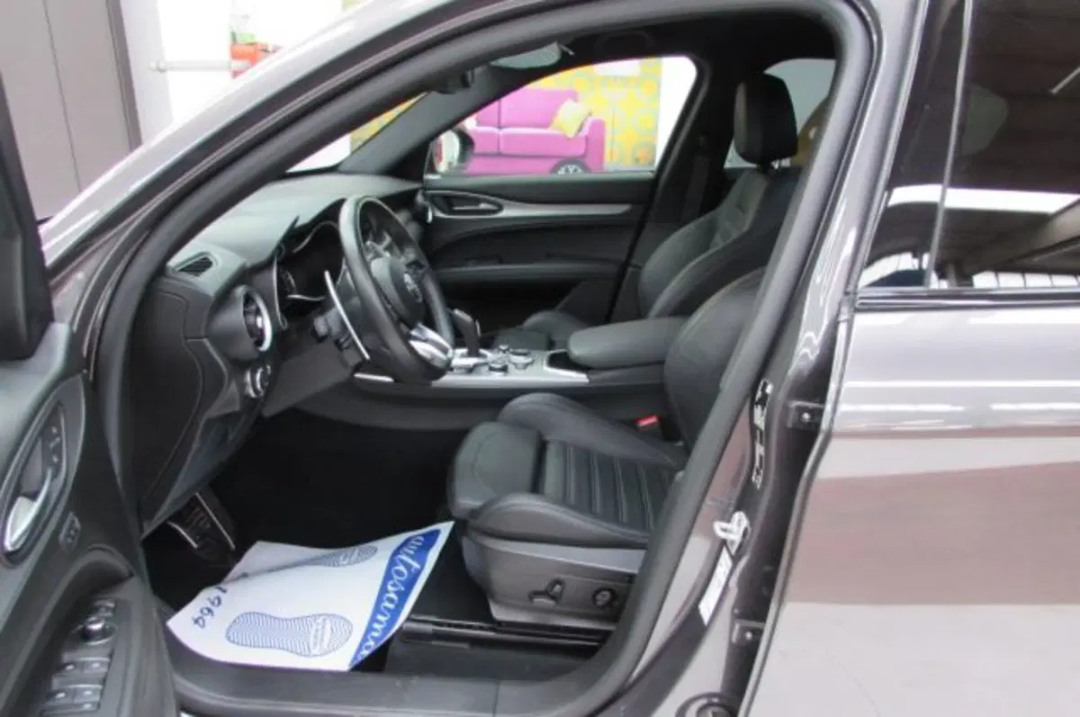 Alfa Romeo Stelvio usata a Milano (7)