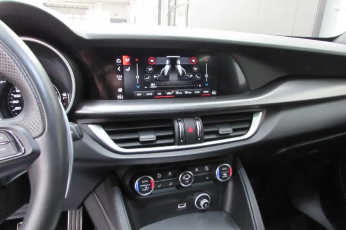 Alfa Romeo Stelvio usata a Milano (9)