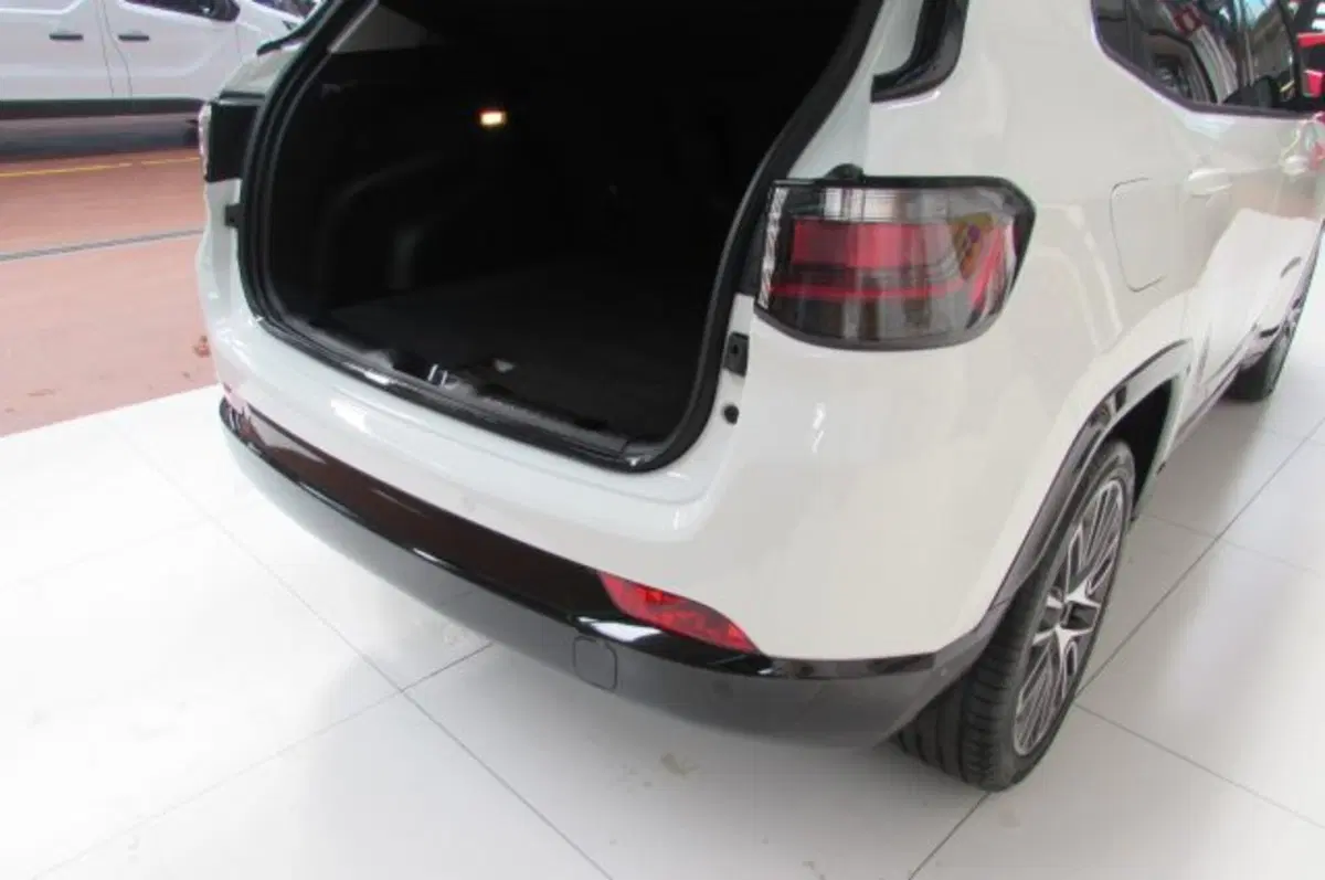 Jeep Compass usata a Milano (16)