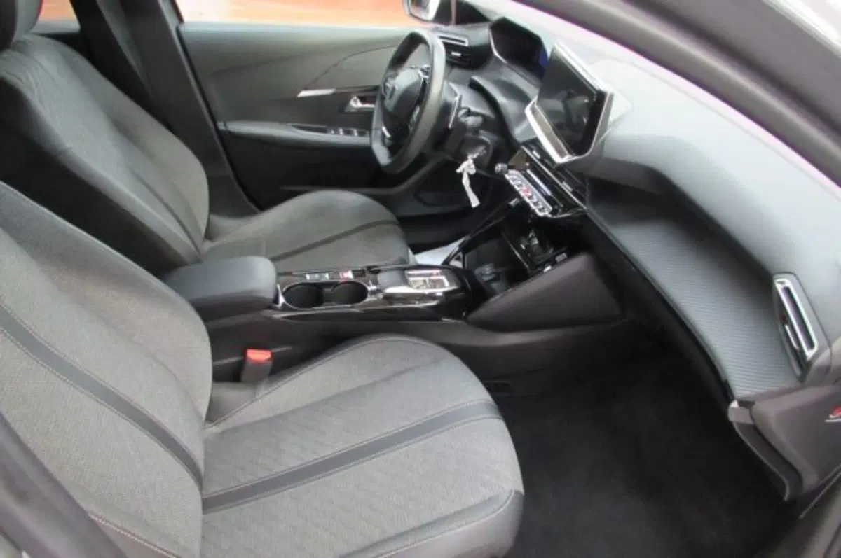 Peugeot 208 usata a Milano (18)