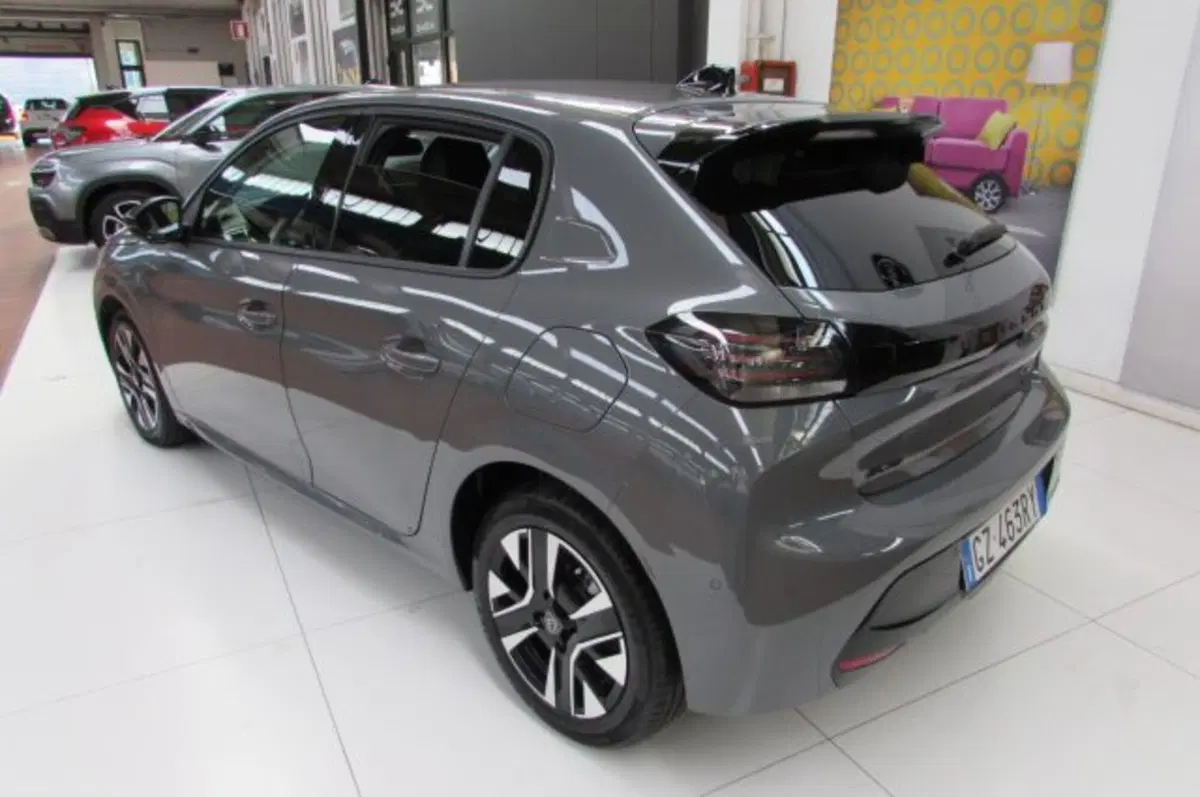 Peugeot 208 usata a Milano (4)