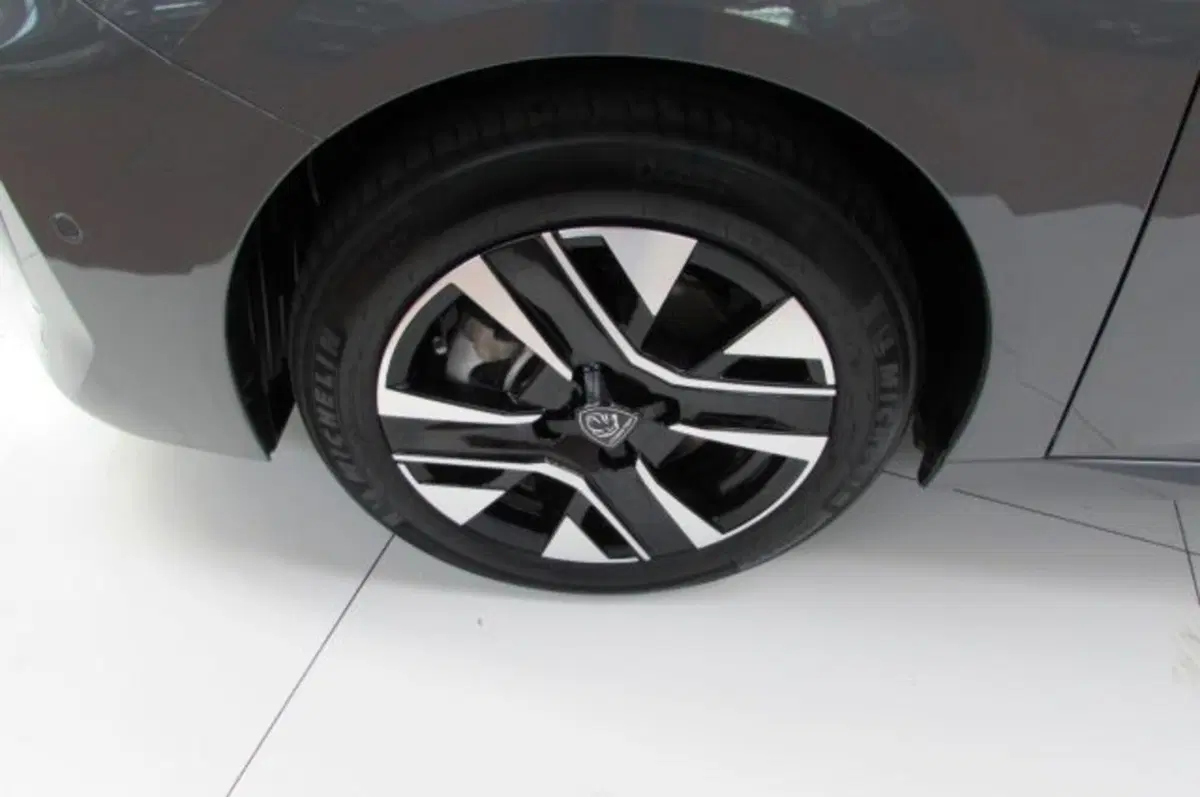 Peugeot 208 usata a Milano (6)