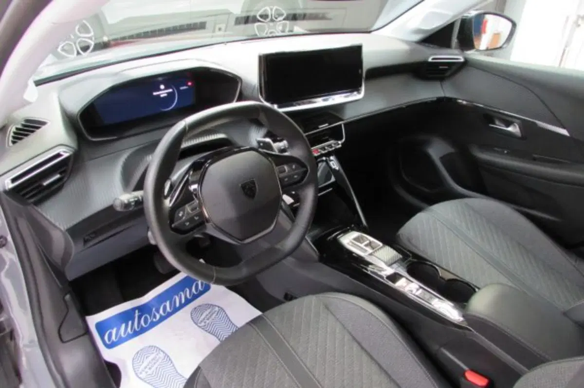 Peugeot 208 usata a Milano (8)