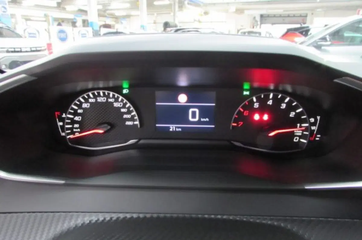 Peugeot 2008 nuova a Milano (11)