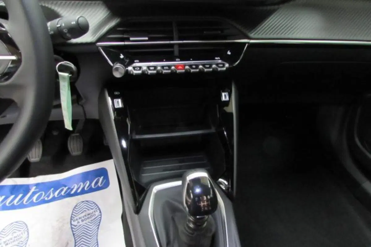 Peugeot 2008 nuova a Milano (13)