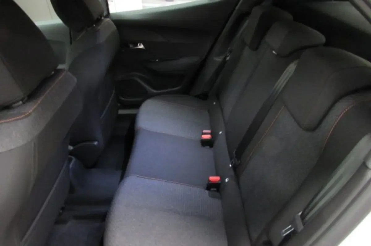 Peugeot 2008 nuova a Milano (14)