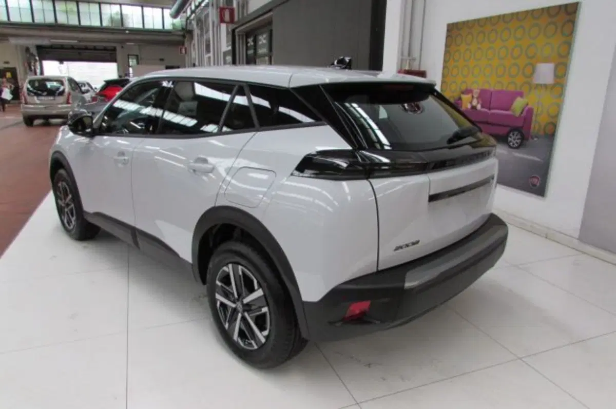 Peugeot 2008 nuova a Milano (4)