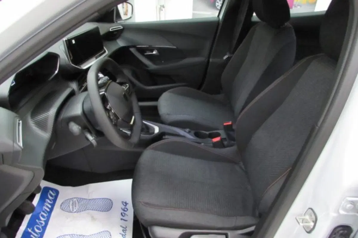 Peugeot 2008 nuova a Milano (7)
