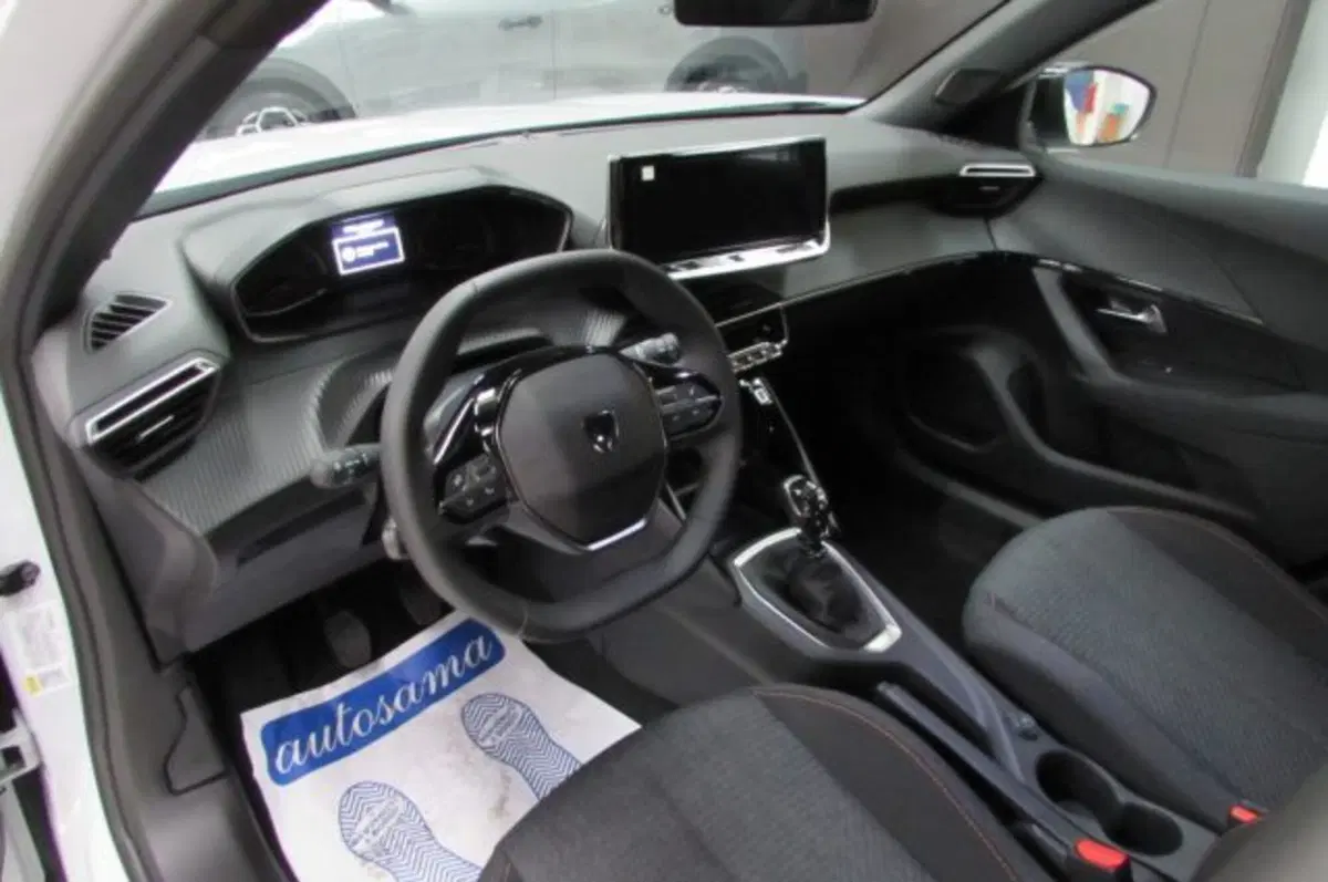 Peugeot 2008 nuova a Milano (8)