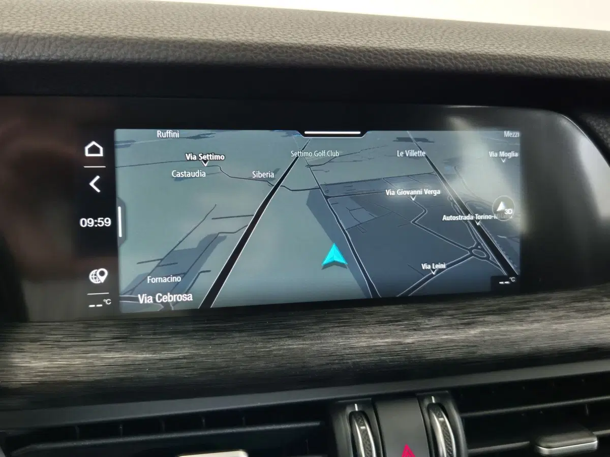 Alfa Romeo Stelvio usata a Torino (12)