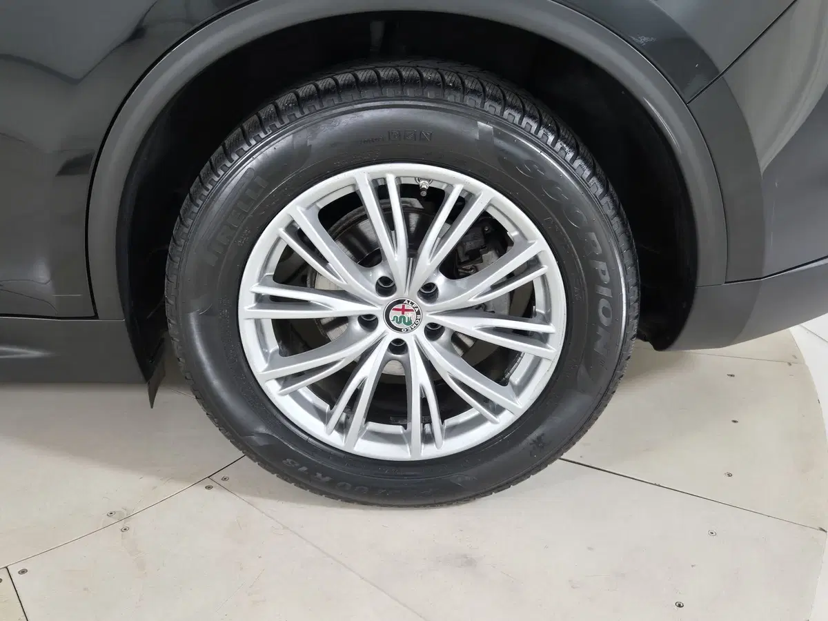 Alfa Romeo Stelvio usata a Torino (14)