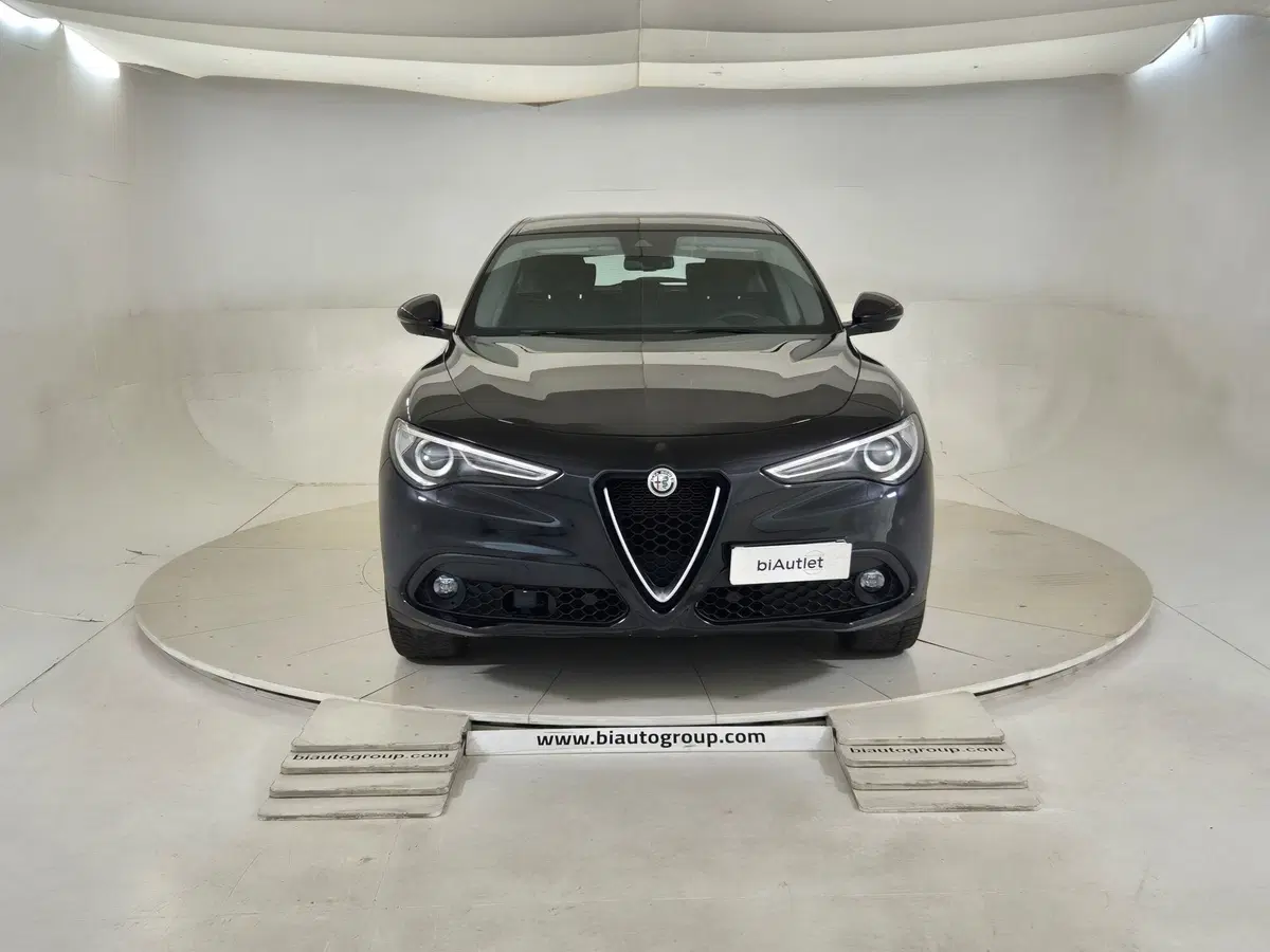 Alfa Romeo Stelvio usata a Torino (2)