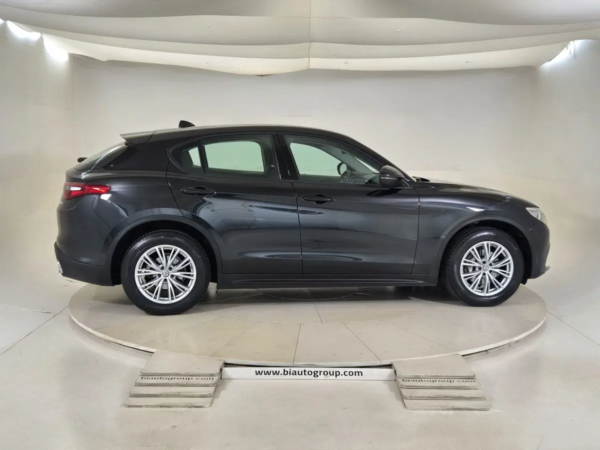 Alfa Romeo Stelvio usata a Torino (5)