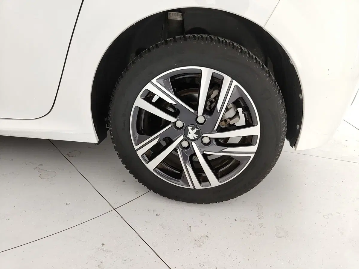 Peugeot 208 usata a Caserta (11)