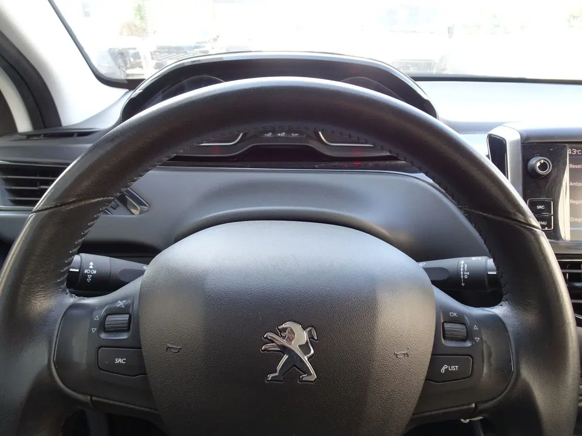 Peugeot 208 usata a Padova (12)