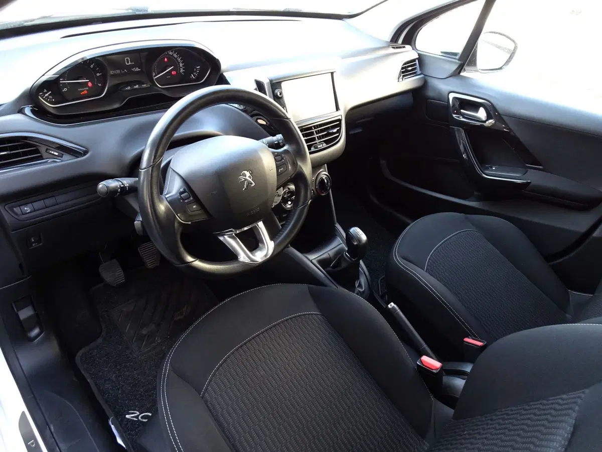 Peugeot 208 usata a Padova (7)