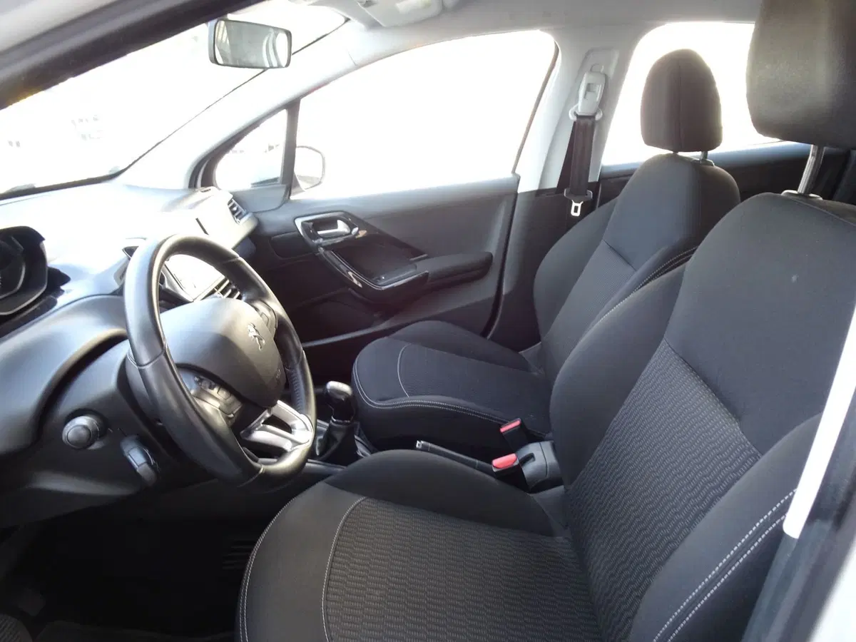 Peugeot 208 usata a Padova (8)