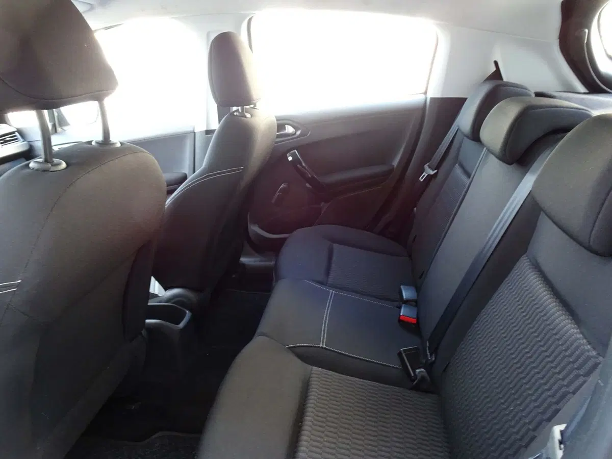 Peugeot 208 usata a Padova (9)