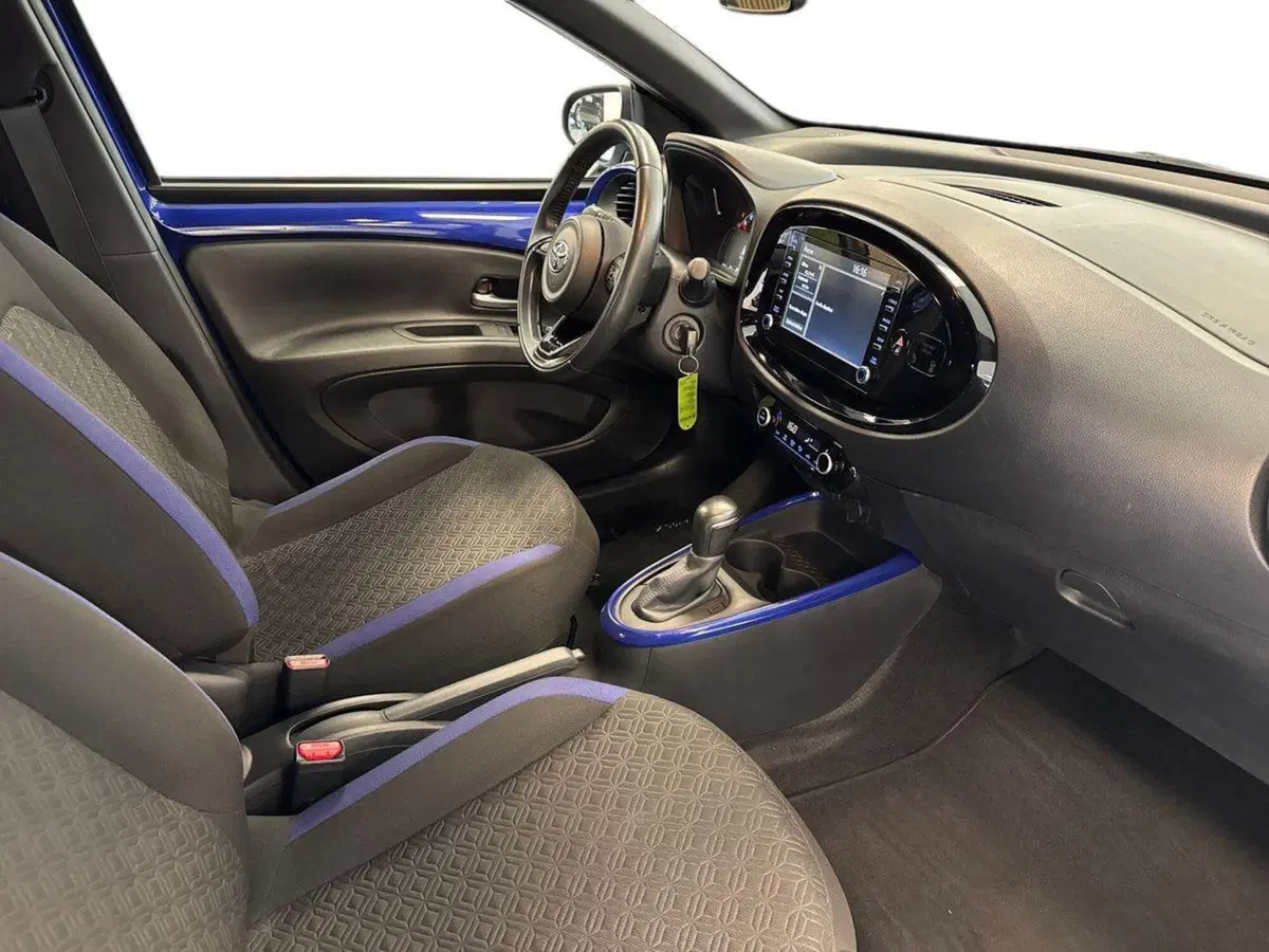 Toyota Aygo X usata a Prato (11)