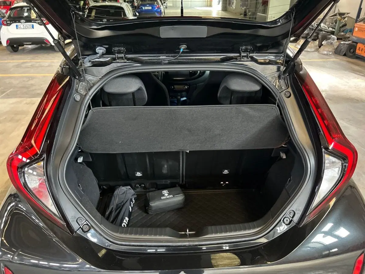 Toyota Aygo X usata a Milano (7)