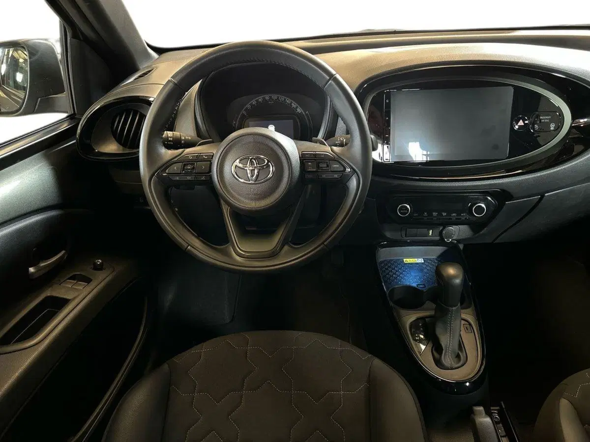 Toyota Aygo X usata a Milano (9)