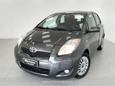 Toyota Yaris 1.3 5 porte Sol del 2011 usata a Lurate Caccivio