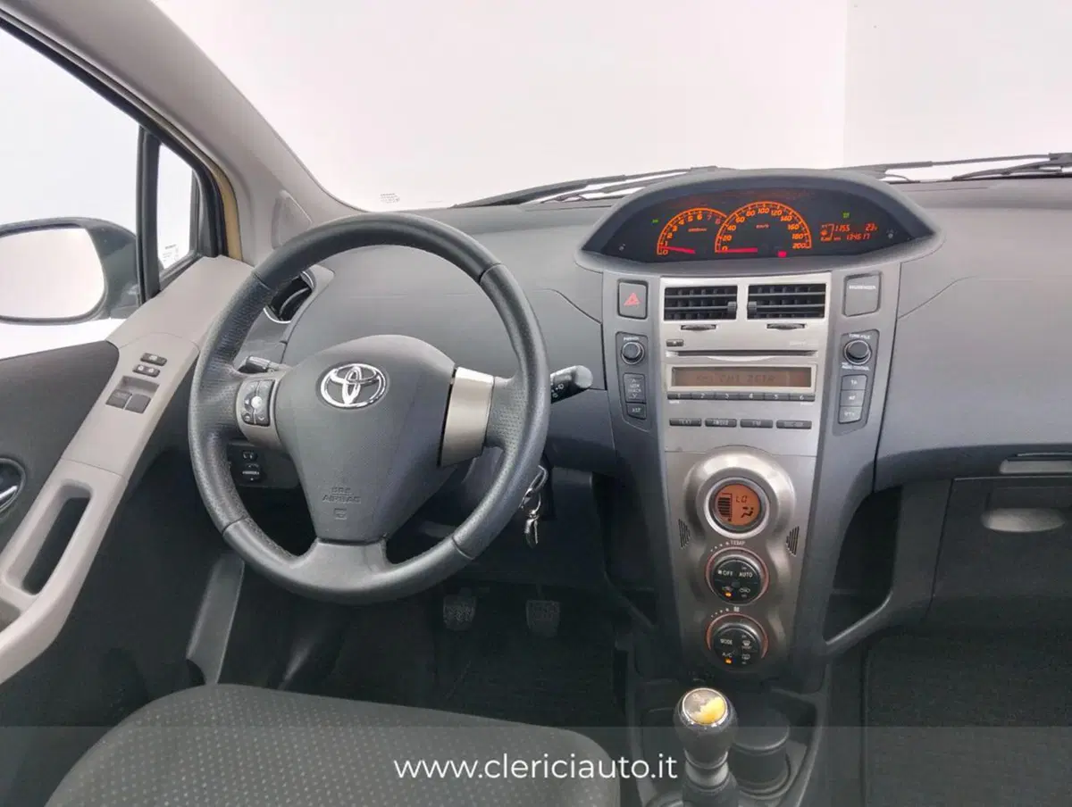 Toyota Yaris usata a Como (10)