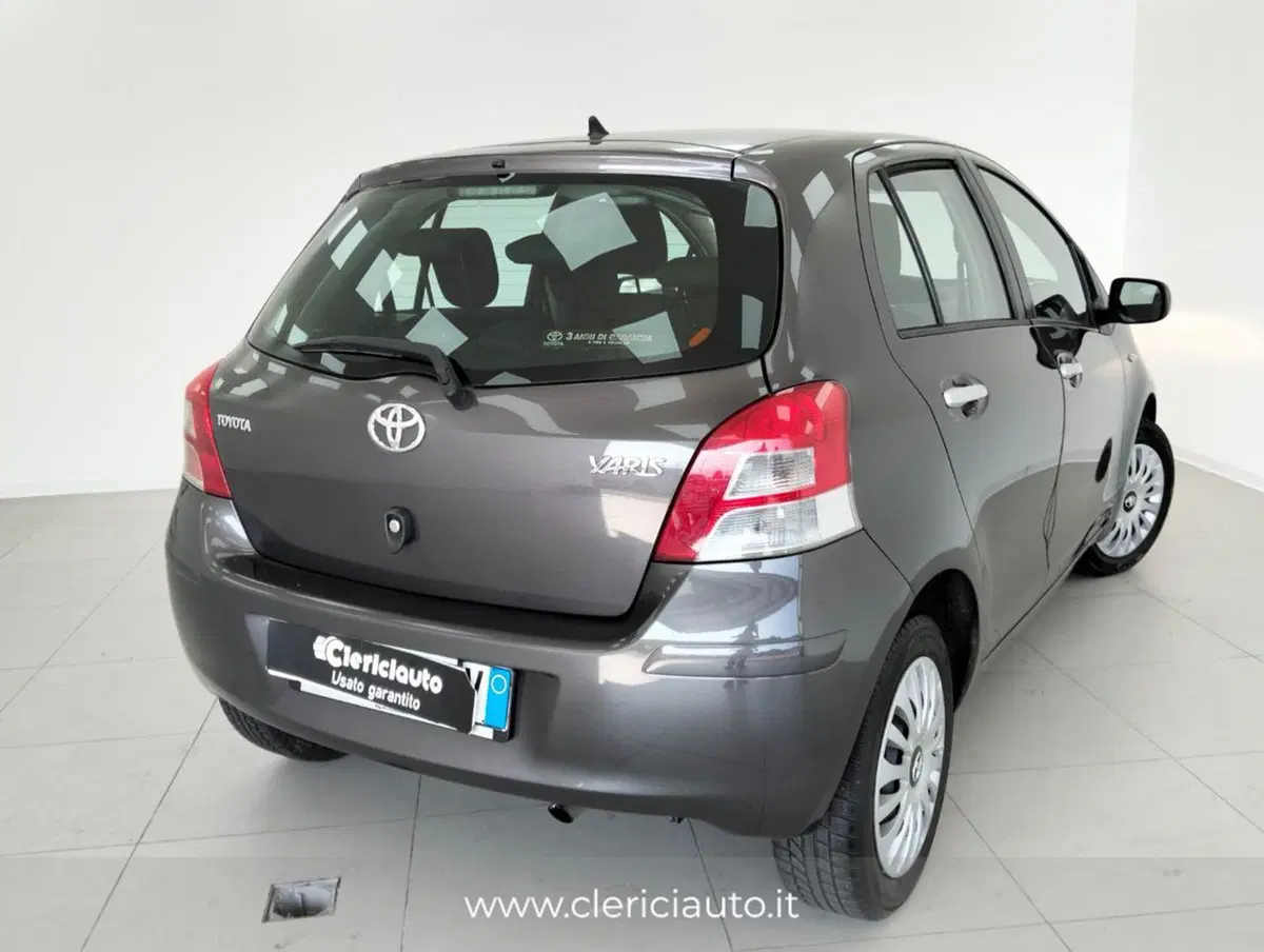 Toyota Yaris usata a Como (2)