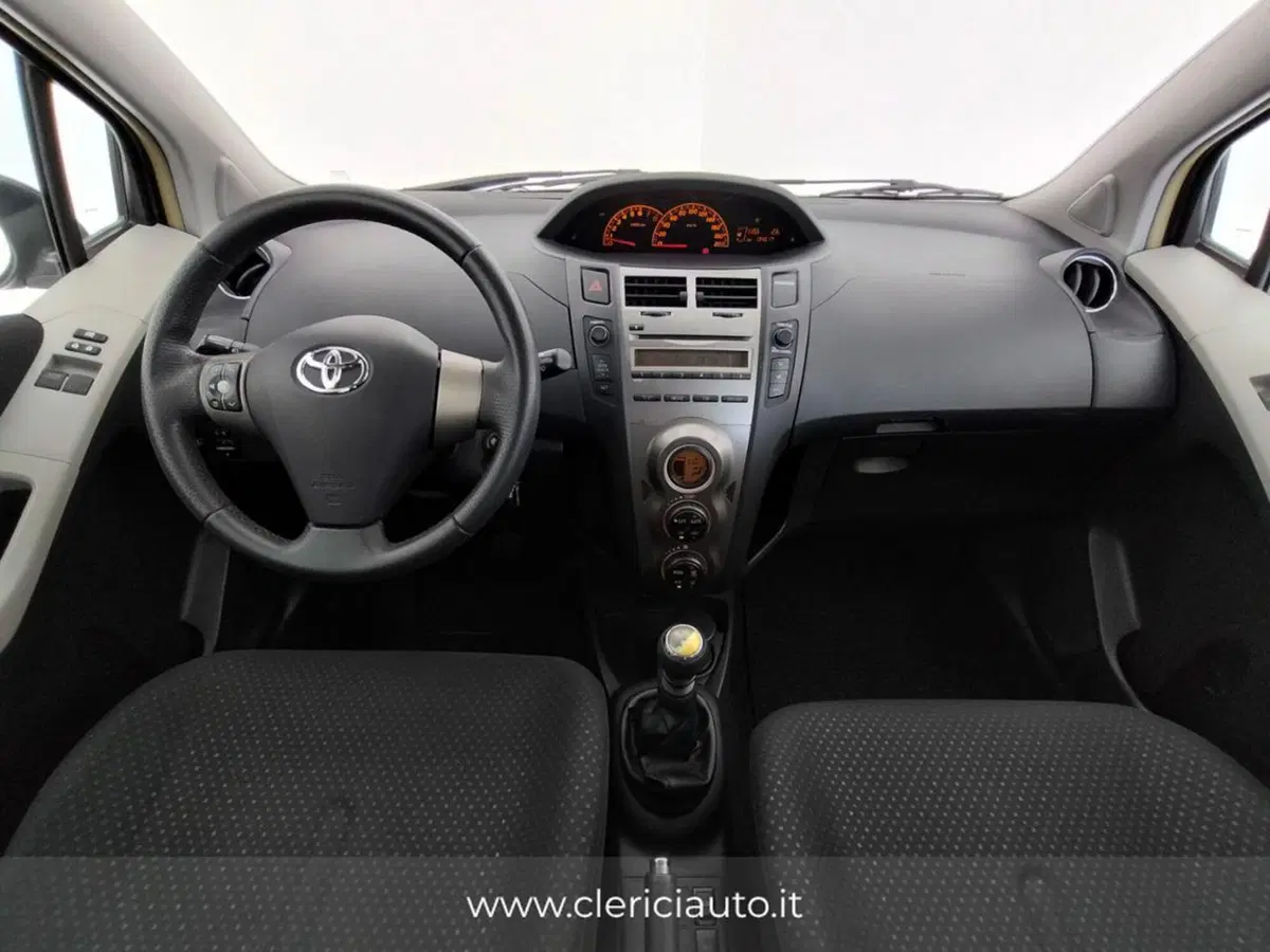 Toyota Yaris usata a Como (4)
