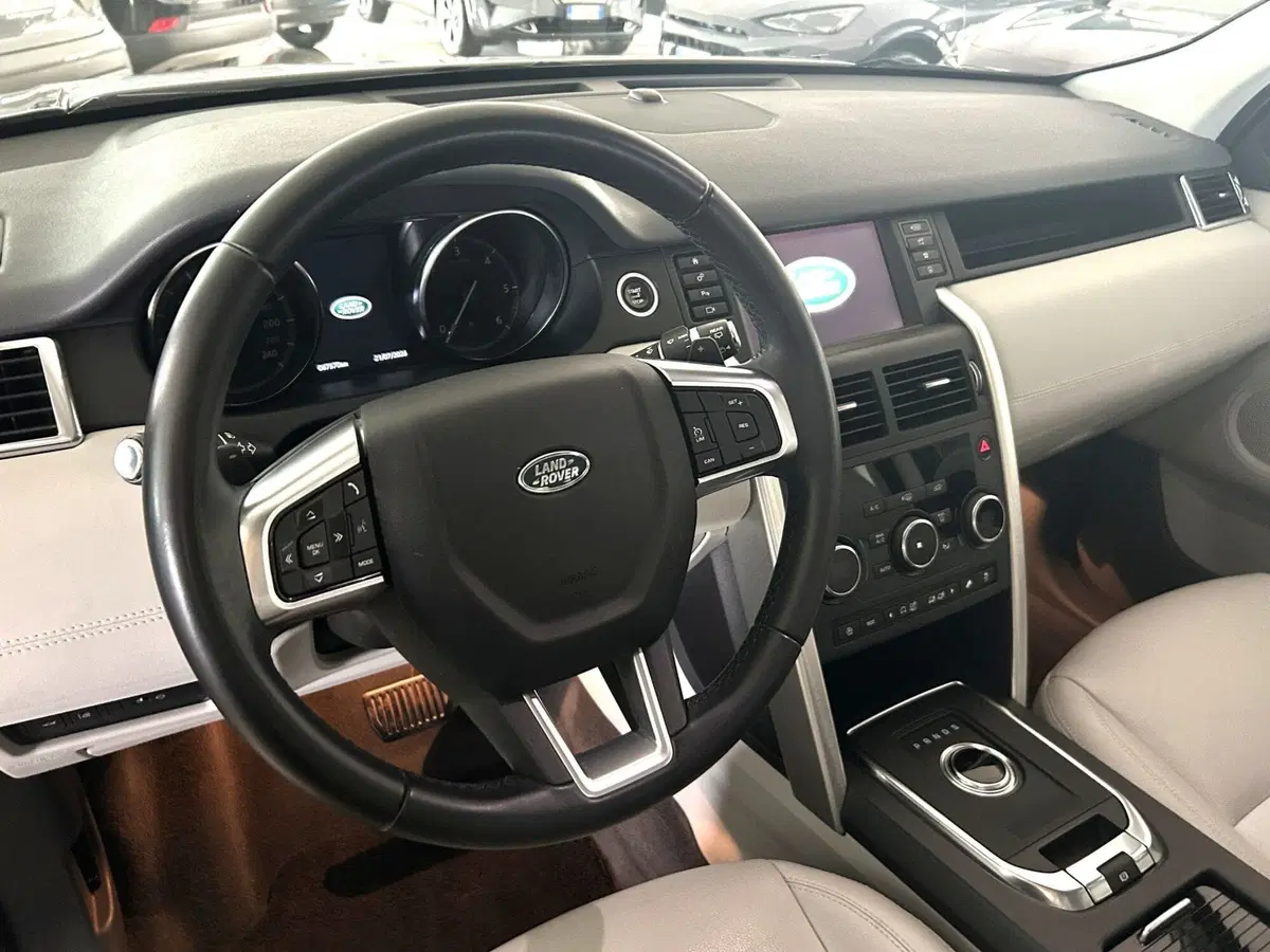 Land Rover Discovery Sport usata a Ferrara (9)