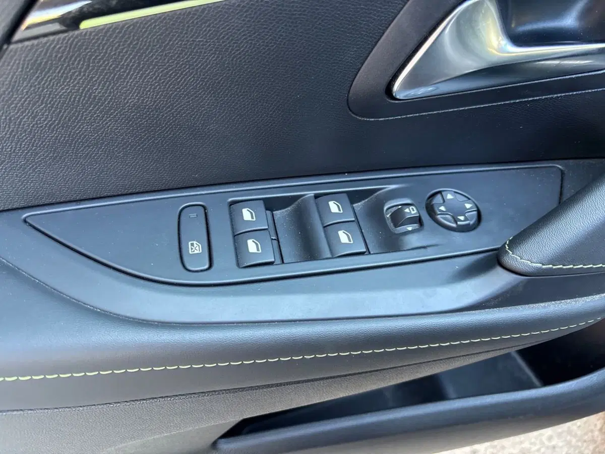 Peugeot 208 usata a Pescara (12)