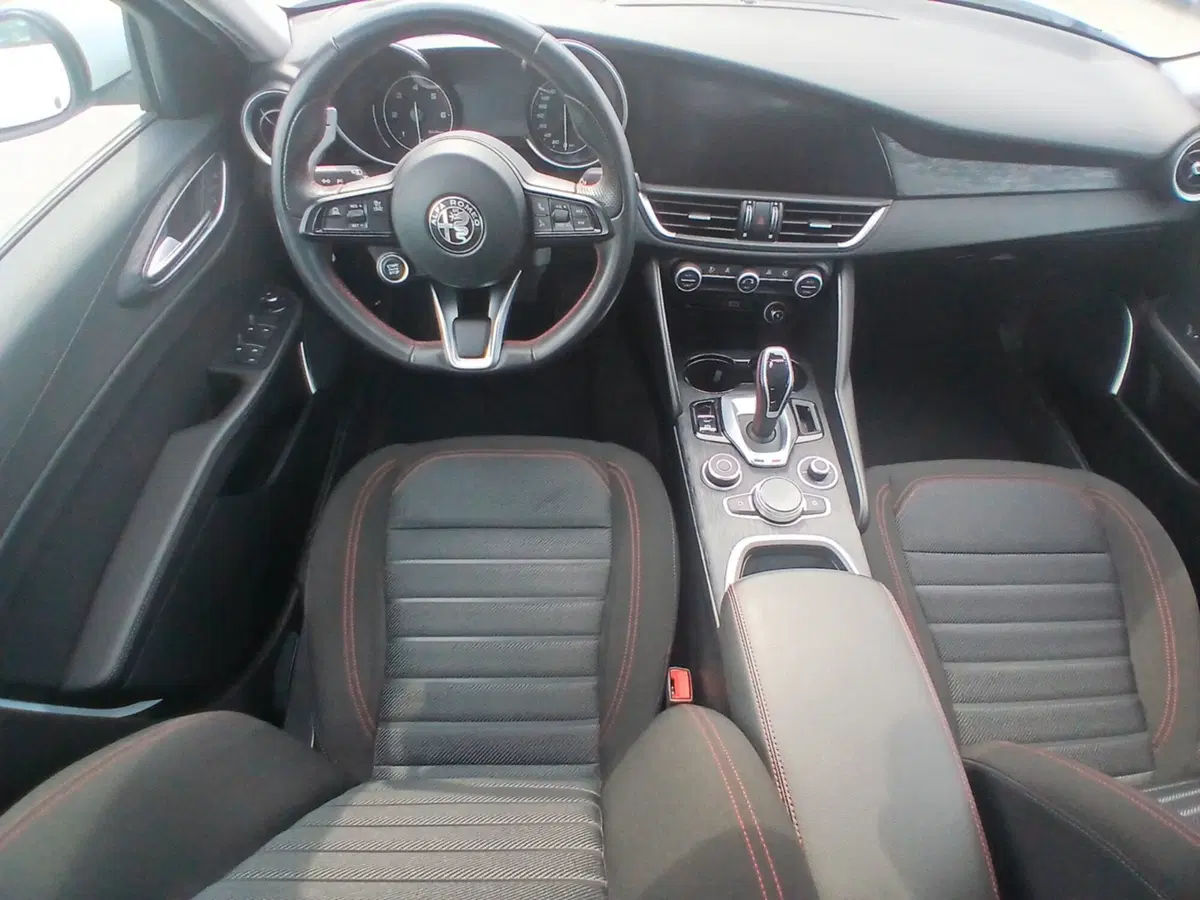 Alfa Romeo Giulia usata a Pordenone (12)